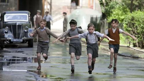 穿睡衣的男孩在线观看,穿睡衣男孩的奇幻冒险之旅  第2张