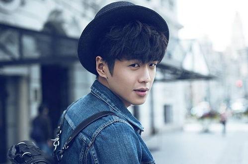 张若昀爆料养猫视频,萌宠互动温馨满满